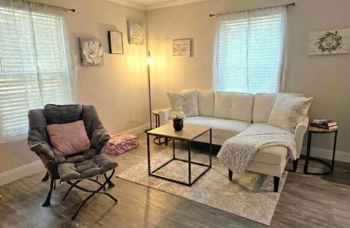 Crestview House | Cute 'n' Cozy, Pet Friendly Cottage!