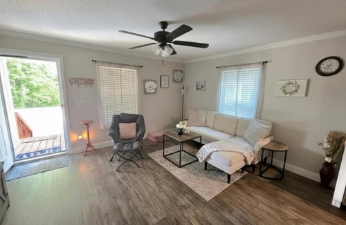 Crestview House | Cute 'n' Cozy, Pet Friendly Cottage!