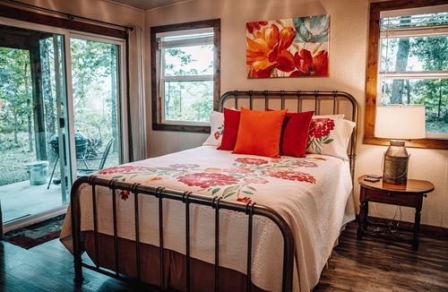 Gainesville House | Cute Ozark Mountain cabin in the woods: a quiet escape or adventurous exploring