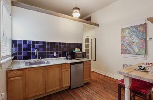 Mid-City House | CUTE QUIET MID-CITY STUDIO - Central Location
