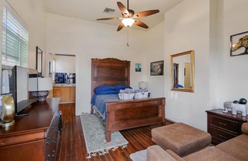 Mid-City House | CUTE QUIET MID-CITY STUDIO - Central Location
