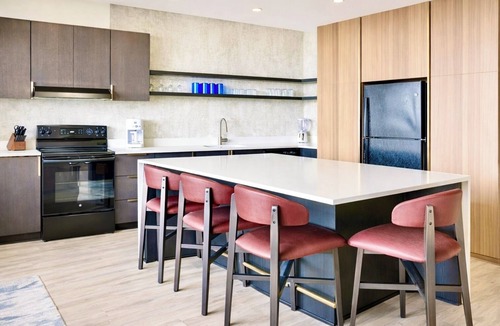 Downtown Atlanta Condo | CW Atlanta - HUGE 1 BR - Rooftop Pool & Bar - Walk to MB Stadium, WORLD CUP!