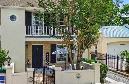 Old Town Condo | D'Town Bay St Louis Cozy Condo -Sleeps 6