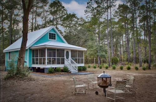 Daufuskie Island House | Da Fuskie Dreams with Swing Bed and Golf Cart