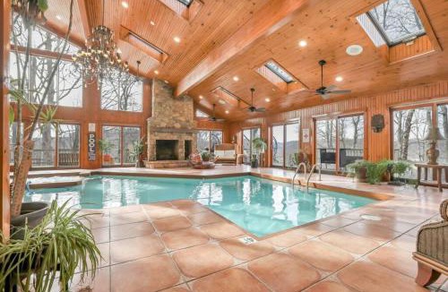 South Bloomingville House | Daisy Glen Retreat - Amazing Indoor Pool