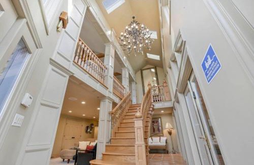 South Bloomingville House | Daisy Glen Retreat - Amazing Indoor Pool