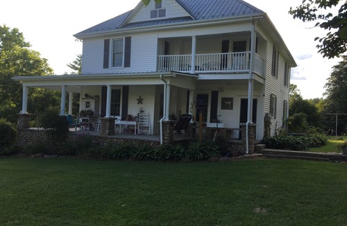 Damascus House | Damascus,VA-3BR Farmhouse close to Town, Creeper Trail & river!