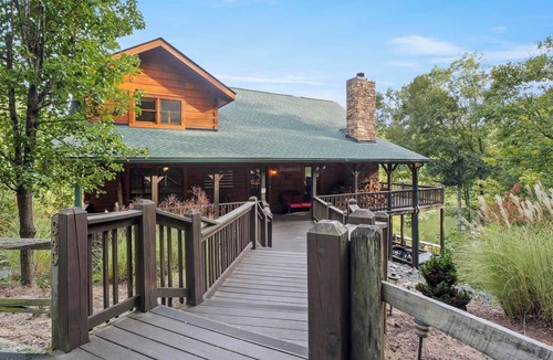 Lake Lure Cabin | Dancing Falls Lodge: Overlooks Dirty Dancing Scene: Stream/Pond/Fire Pit/Hot Tub