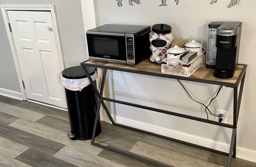 Newnan Apartment | Darling Apartment in Private Lake Community - Sleeps 6!