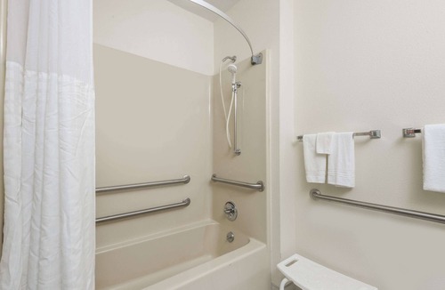 Cannonsburg Hotel | Days Inn by Wyndham Ashland