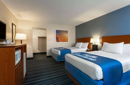 Breezewood Hotel | Days Inn by Wyndham Breezewood