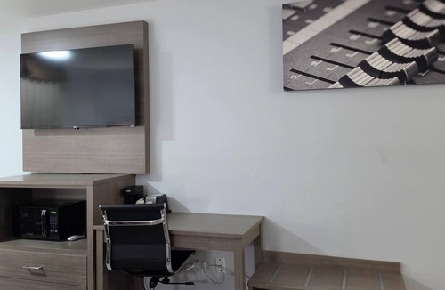 Camden Hotel | Days Inn by Wyndham Camden AR