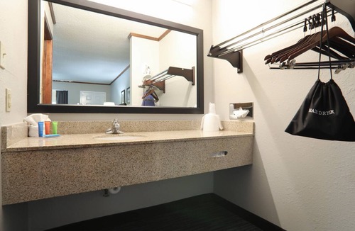 Foley Hotel | Days Inn by Wyndham Foley - North Gulf Shores