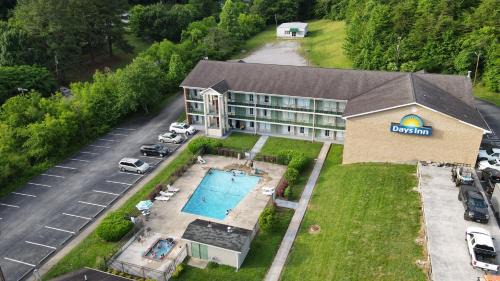Jellico Hotel | Days Inn by Wyndham Jellico - Tennessee State Line