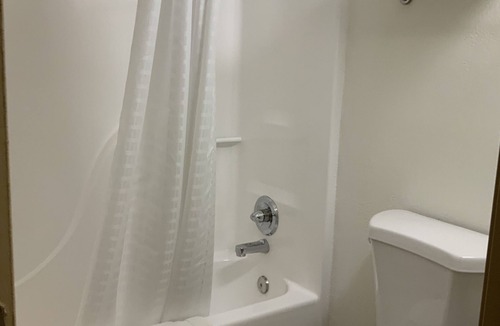 Troy Hotel | Days Inn by Wyndham Troy IL