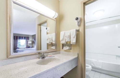 Lexington Hotel | Days Inn Lexington SE/Hamburg