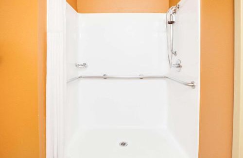Russellville Hotel | Days Inn & Suites by Wyndham Russellville