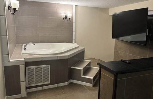 Festus Hotel | Days Inn & Suites By Wyndham Festus