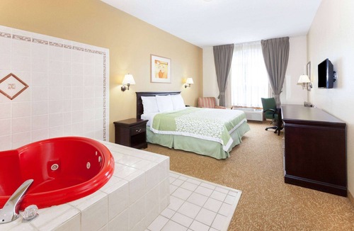 Northlake Hotel | Days Inn & Suites by Wyndham Tucker/Northlake