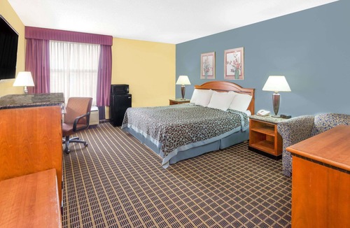 Portage Hotel | Days Inn & Suites by Wyndham Kalamazoo
