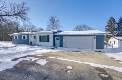 Caseville House | Deck, Fire Pit! Fully Updated Home Near Lake Huron