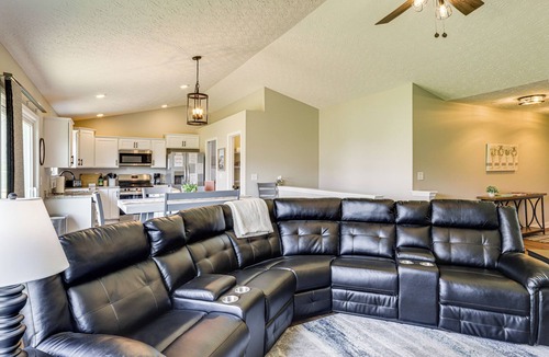 Dry Ridge House | Deck & Outdoor Dining: Family Getaway in Dry Ridge