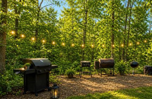 Barnett House | Deep Woods Cabin 2BD 1BA Grill, Firepit, Private Forest, Pet Friendly 4PP