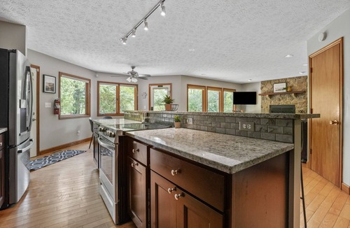 Laurelville Cabin | Deer Ridge Lodge | Hocking Hills, Sleeps 26, Pool