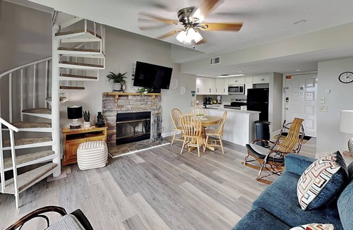 Gatlinburg Condo | Deer Ridge Mountain Resort D301 | Mtn Views & Indoor/Outdoor Pools!