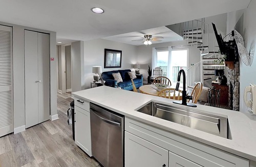 Gatlinburg Condo | Deer Ridge Mountain Resort D301 | Mtn Views & Indoor/Outdoor Pools!