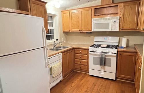 Union Pier House | Deerpath Cottage-30 Acres with Indoor Pool, Farm, Kayaking, Trails, by Beach!