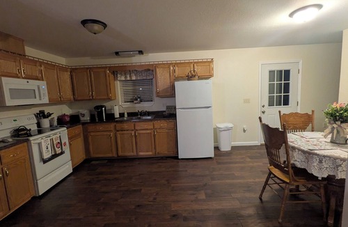 Ozone House | Delightful 3-bedroom house with AC in Oakdale