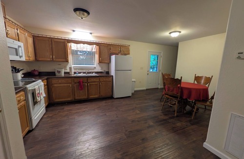 Ozone House | Delightful 3-bedroom house with AC in Oakdale