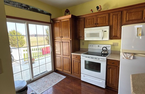 Marshall House | Delightful 4 bdrm Farmhouse and 1 bdrm Barnsuite near Turkey Run State Park