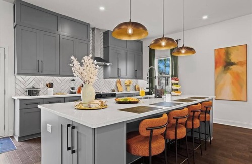 Atlanta House | Delightful 4 Bedroom Home with Hot Tub, Game Rm, Putt Putt,Near Mercedez Stadium