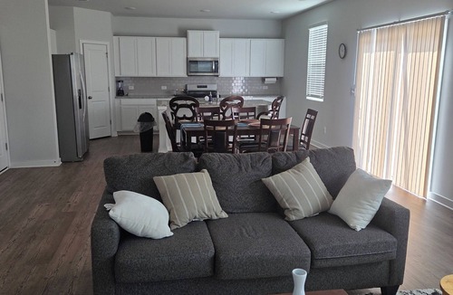 Grayson House | Delightful 5-bedroom building with AC in charming Grayson