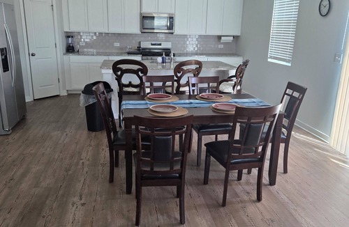 Grayson House | Delightful 5-bedroom building with AC in charming Grayson