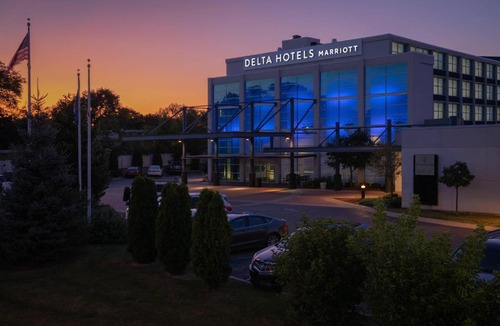 Menomonee Falls Hotel | Delta Hotels by Marriott Milwaukee Northwest