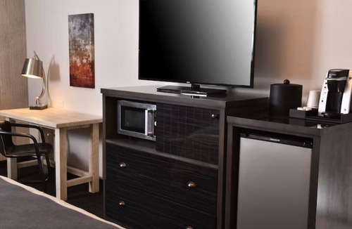 Broken Arrow Hotel | Deluxe 2 Queen, Stoney Creek Broken Arrow, On-site bar | 2 Units