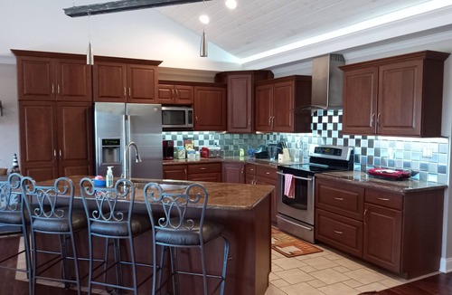 Frontier House | Deluxe 6000sqft LakeHouse,Indoor Pool,Sandy Beach,on 2acres,Pontoon,Kayaks,Docks