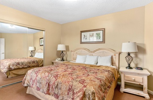 Pigeon Forge Resort | Deluxe Condo w/Resort Indoor & Outdoor Pools, 3 Hot Tubs, WiFi & More!