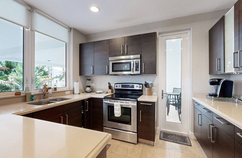 Deerfield Beach Condo | Designer All-Suite Beach Condo w/Infinity Pool & 3 Balconies