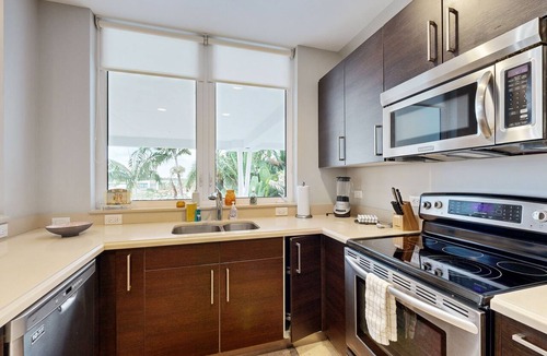 Deerfield Beach Condo | Designer All-Suite Beach Condo w/Infinity Pool & 3 Balconies