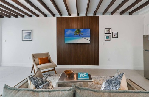 Northeast Miami Condo | Designer Studio | Close to Wynwood | Design District | Downtown