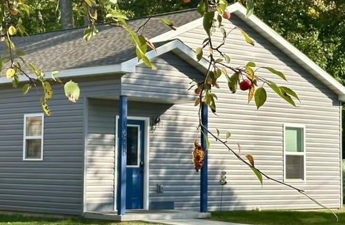 Cadillac Cottage | Destination Leisure – Cottage B, 2BR Next to Mitchell State Park Campground