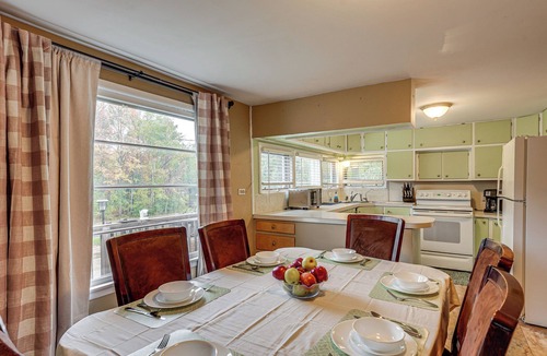 Muskegon Cottage | Detached Sauna, Movie Room! Relaxation in Muskegon