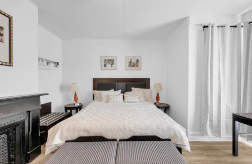 Mexicantown - Southwest Detroit Apartment | Detroit 3BR in Mexicantown | Sleeps 7 + WiFi