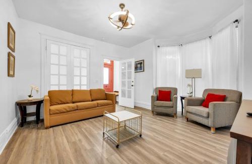 Mexicantown - Southwest Detroit Apartment | Detroit 3BR in Mexicantown | Sleeps 7 + WiFi