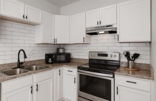 Detroit House | Detroit 4BR Home | Bathtub & Pet Friendly Stay