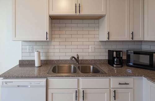 Detroit Cottage | Detroit 4BR Home Bathtub & Pet Friendly Stay